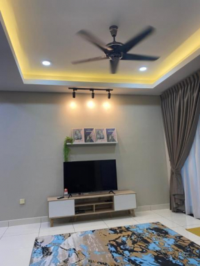 Ana Homestay BP Free Netflix, WiFi, Mountain View, Playground, 5 Car Park & Guard Near To Uthm, Kpj, Ipg, Kptm, Kktm, Adtec And Bp City by Host Hani Hamizan
